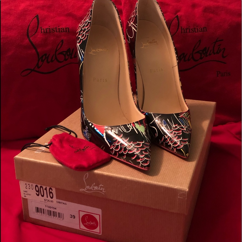 Christian Louboutin Blqck Graffiti So Kate patten leather pump.  Size 39